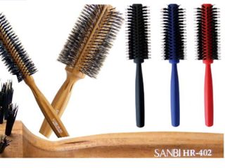 内巻きカールを作るロールブラシ