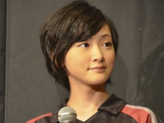 猫耳スタイルの生駒里奈