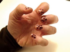 ヒョウ柄のネイル