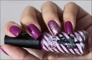 紫色のネイル