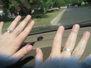 薄いピンクのネイル