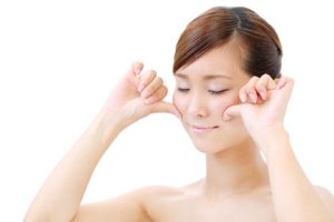 フェイシャルマッサージ