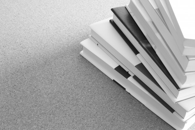 読書　モノクロ