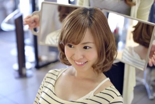 美容師の対応が問われる お客様の顔についた髪を払う方法 美プロplus
