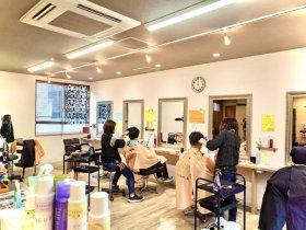 ＊《美容室ハッピー春日部店》＊スタイリスト募集＊長期ブランクありの方も歓迎♪【18時まで／完全週休2日・連休も可／Wワーク・副業OK／ママさん美容師も在籍◆＋】