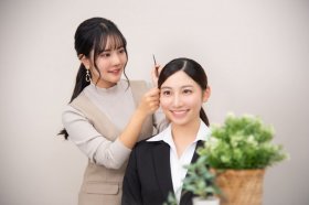 ＼八王子駅チカ◆写真スタジオのシンプルヘアメイク／［期間限定！毎回大人気のレア求人］ 道具はスタジオが用意！就活写真や婚活用、宣材写真などを扱うフォトスタジオ勤務★服装髪型自由＊面接時の履歴書は不要♪【業務委託(フリーランス)】