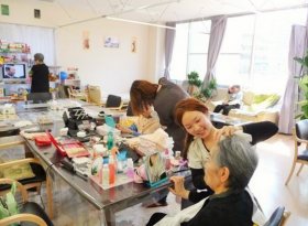 【土日休み＊週1勤務～OK！】訪問理美容師＊早く終わっても4,600円はお支払いします！＜車通勤OK／午前中保障あり◎＞50代になっても活躍できる♪ 