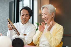 【日曜定休】＜週1日～OK＞＜時給1,400円～＞など働きやすいポイントが揃っています♪今後ますます需要が高まる職種であり、社会貢献度のとても高いお仕事です★訪問美容が初めてでも安心の研修制度あります【八王子・国分寺・立川・所沢・大宮など】