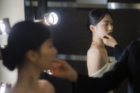 キャナルシティ前◆創業50年近くにわたり愛されるブライダルサロン◆《ヘアメイク・着付け経験者募集》【正社員：月給22万円～】和装・洋装どちらもお任せしています♪〈子育て中の時短制度もあり〉