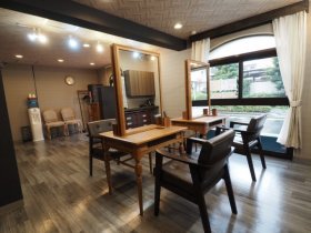 ＼正社員スタイリスト募集／月給26万円～＊営業時間は18時半まで！【 完全週休2日制 】「お休みも給与も妥協せずに働きたい」という方にはぴったり！