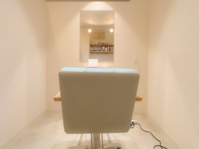 ◎業務委託デビュー＆ブランク復帰を応援◎【業務委託でも丁寧な技術研修があります】くせ毛カット専門美容室♪＼縮毛矯正・パーマなし！カットとカラーのみ／