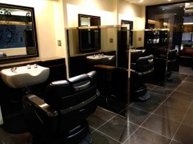 ‎‧₊˚✦ 【理容師｜麻布十番＊創業100年の老舗サロン】「普通の理容師じゃ物足りないっ！」洗練された空間と高い技術◎上質なおもてなしを提供する高級リラクゼーションサロン♪ヘッドスパ含むトータルビューティーが学べる✦˚₊‧