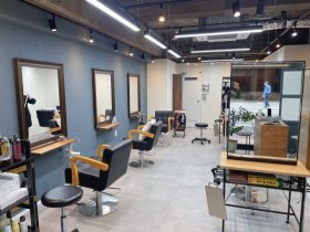 パートスタイリスト募集◆手当含めて時給1500円◎「心に余裕を持って働く」がモットーのため、プライベートも充実できます♪ママさん主婦スタッフ活躍中★