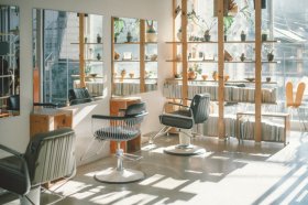  +*【正社員アシスタント募集】大宮駅チカ★月給22万円スタート＆完全週休2日制★マンツーマンの丁寧な指導×オーダーメイドカリキュラムで着実にステップアップ！自分らしさを活かすブランディングも学べます+*