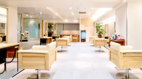 本八幡駅チカ【高単価サロン】【19時閉店★】スタイリスト募集《正社員＆アルバイト・パート》年2回賞与／完全週休2日／育休取得実績あり／ママさん美容師も多数活躍中