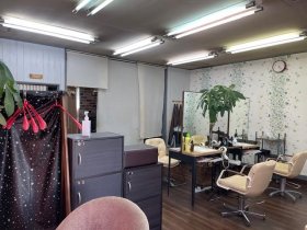 日曜定休★【週1日～OK】カットとカラーがメインのためブランクがある方も復帰しやすい◎《16時終業で体への負担少なめ》30～50代のスタッフ活躍中＊