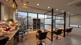 ＼＼最短1年でスタイリストへ／／営業時間内でしっかり教えます◎ 月26万円〜！18時退勤可能★「たくさん稼ぐ」も「プライベート充実」も叶えられます。