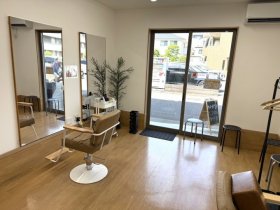 《年齢不問》カット専門店スタッフ募集＊【有休は初月から取得可能／完全週休2日制／年末年始休暇あり／扶養内勤務の相談OK／早期昇格・昇給も可能】分倍河原にもオープン予定！