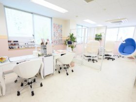 岸根公園駅 徒歩30秒♪【アイリスト募集】歩合50%以上×材料費全額サロン負担◎丁寧な施術をしたい方にピッタリです！口コミでも多くの高評価と喜びのお声をいただいております♪