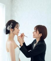 ◆ブライダル専門学校の先生募集◆ブライダルヘアメイクの現場で培った経験を、次世代の育成に活かしませんか♪【 年間休日120日以上 ／ 夏季・冬季休暇・リフレッシュ休暇あり ／ 18時には帰宅 】